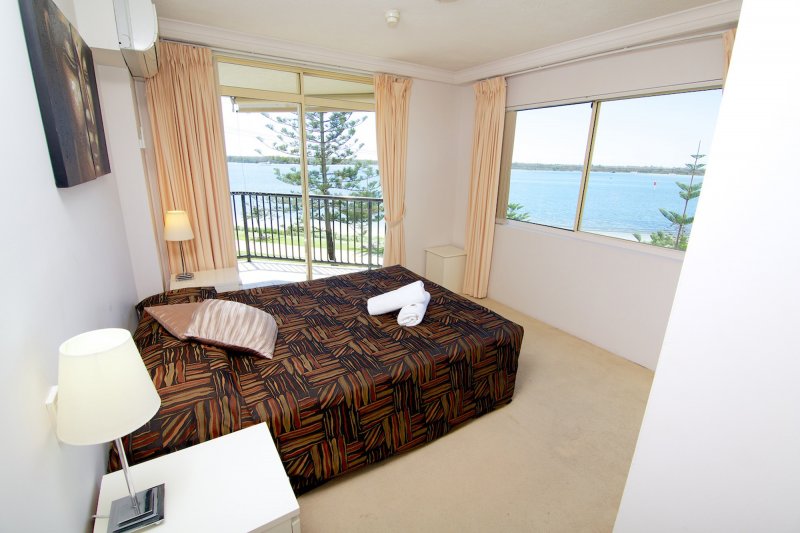 Enjoy the Cosy Comfort of Our Broadwater Apartments